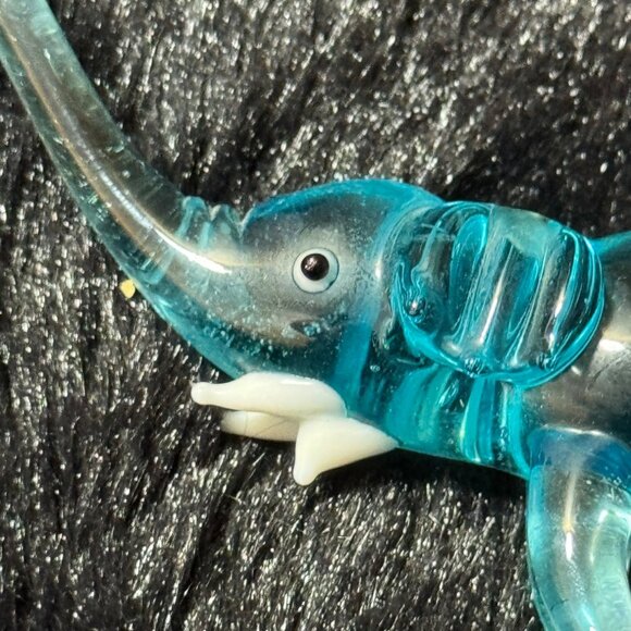 Miniature Blue Glass Elephant Figurine Set Of 3 Collectible Decor - Picture 4 of 7